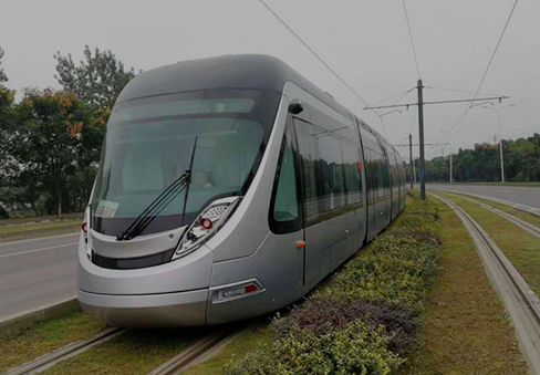車(chē)輛在新津R1線運(yùn)行